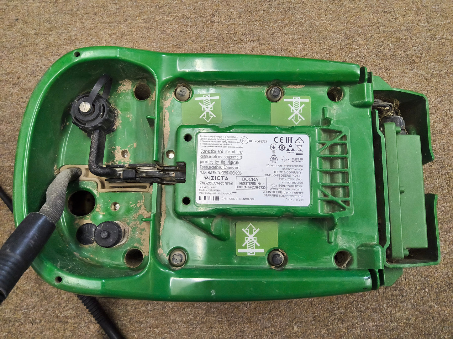 John Deere StarFire™ 6000 GPS Receiver