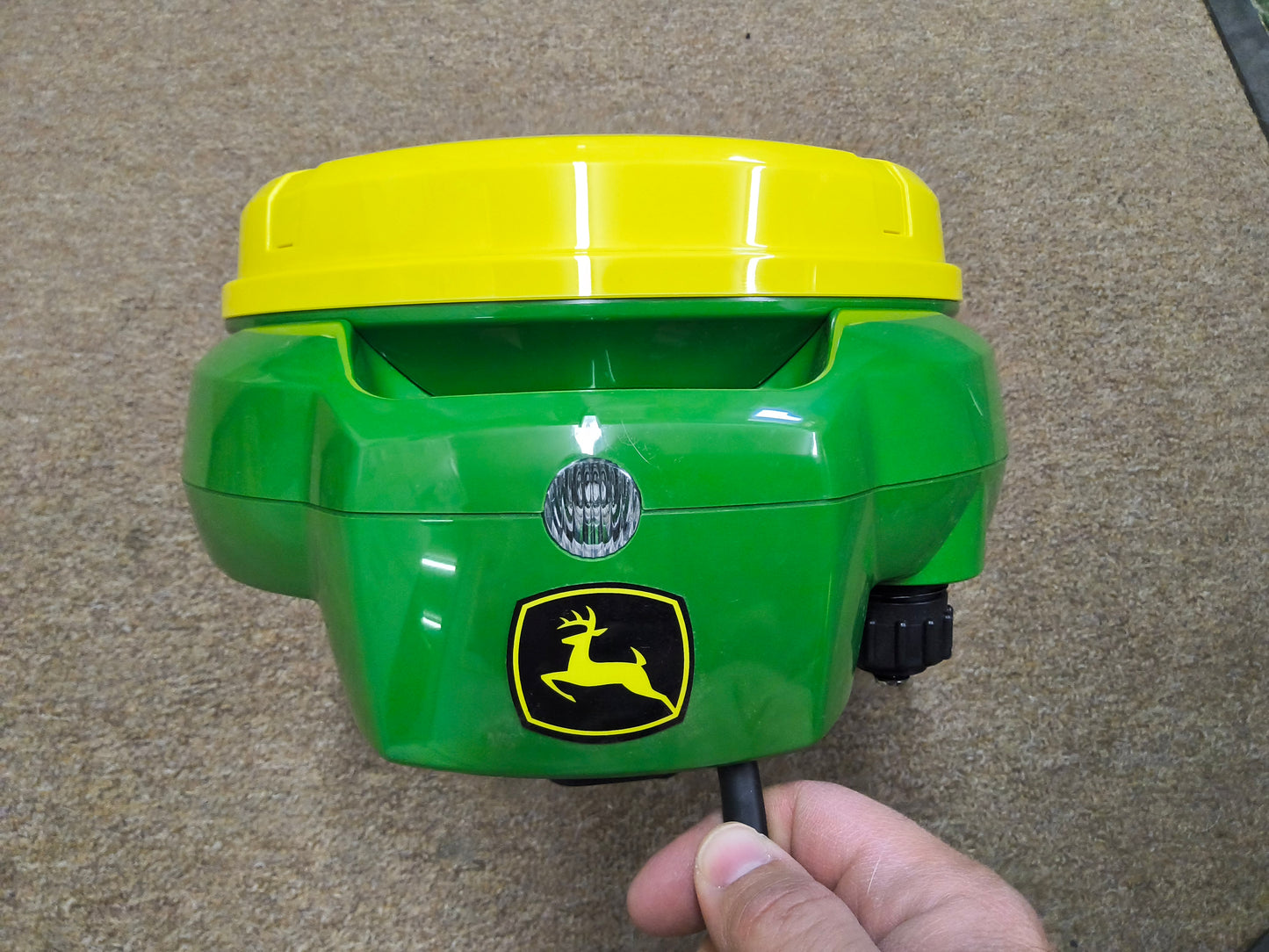 John Deere StarFire™ 7500 Universal GPS Receiver