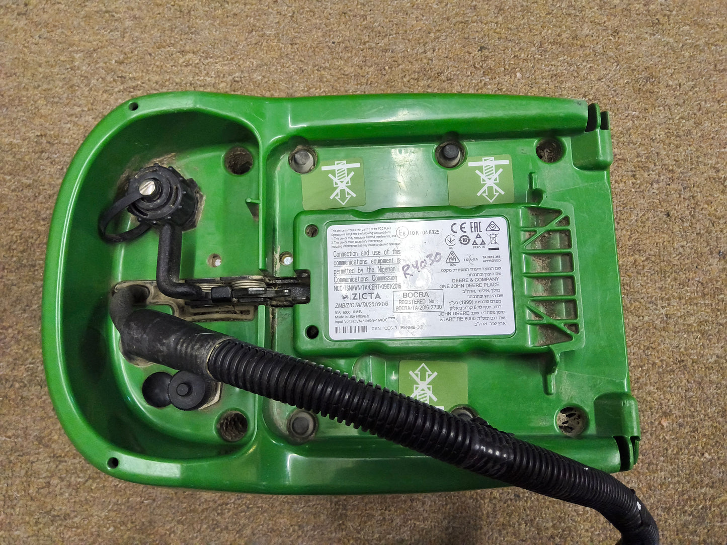 John Deere StarFire™ 6000 GPS Receiver