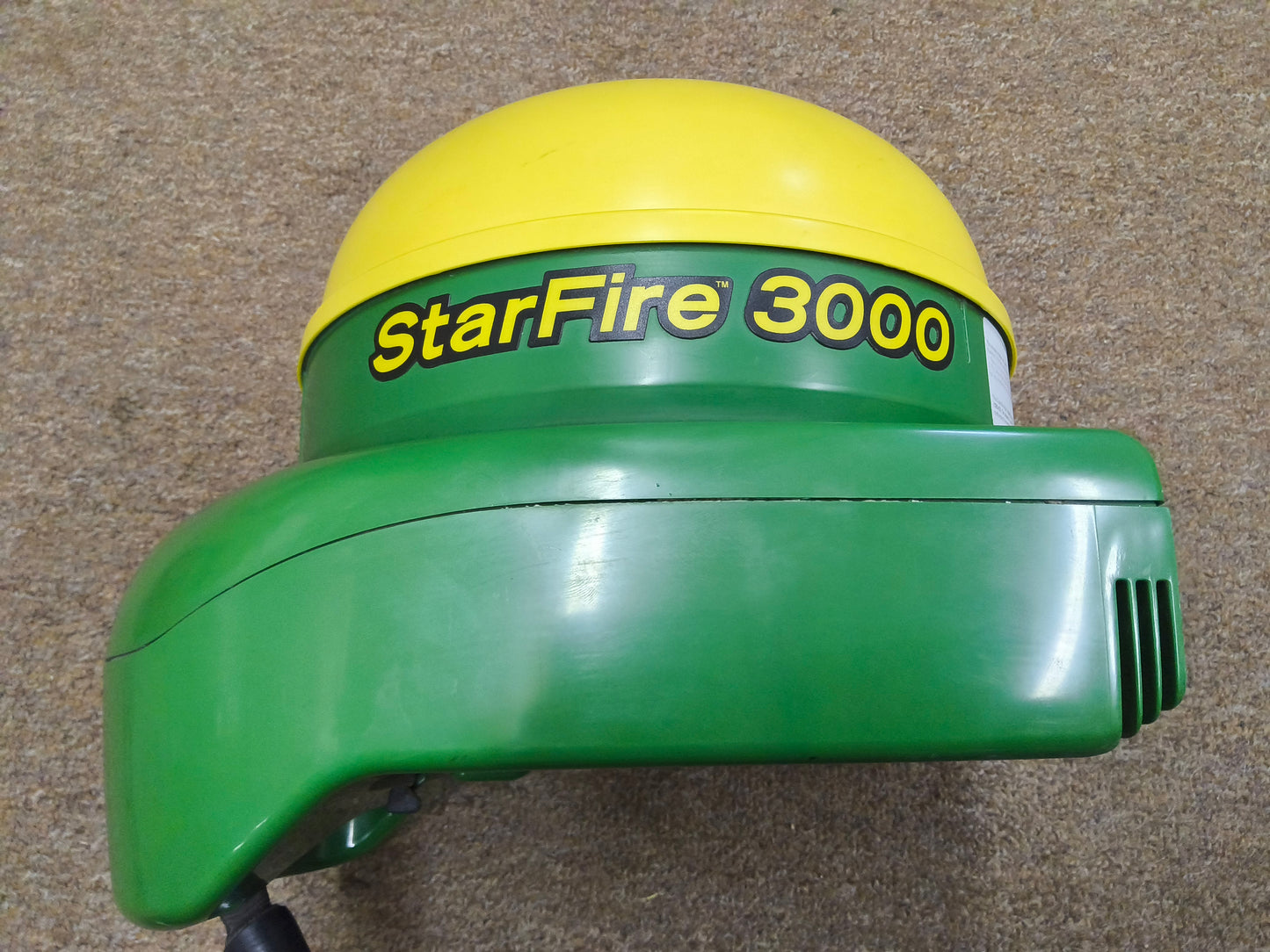 John Deere StarFire™ 3000 GPS Receiver