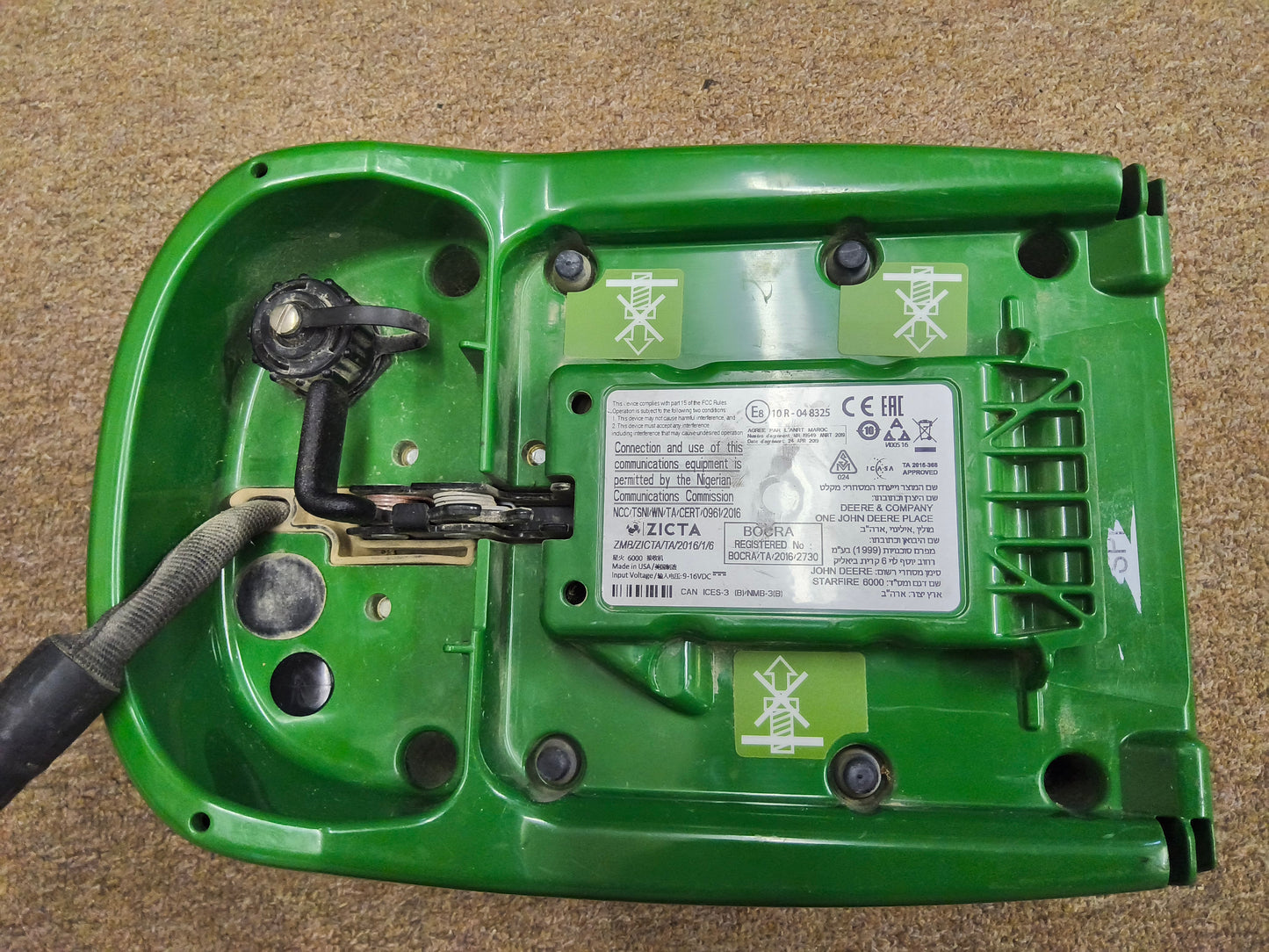 John Deere StarFire™ 6000 GPS Receiver