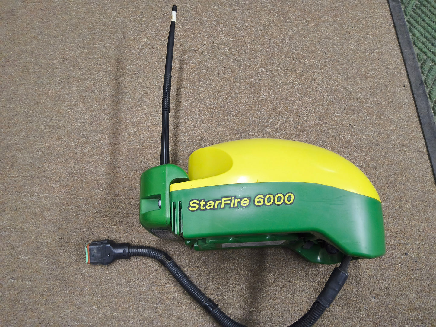 John Deere StarFire™ 6000 GPS Receiver