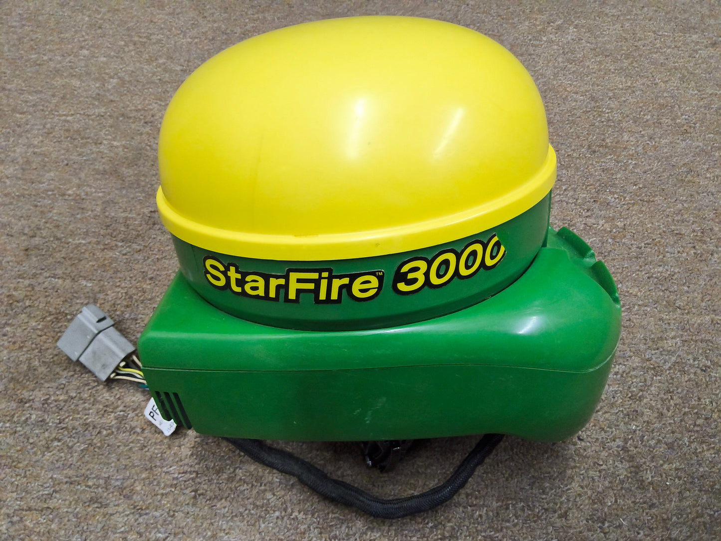 John Deere StarFire™ 3000 GPS Receiver