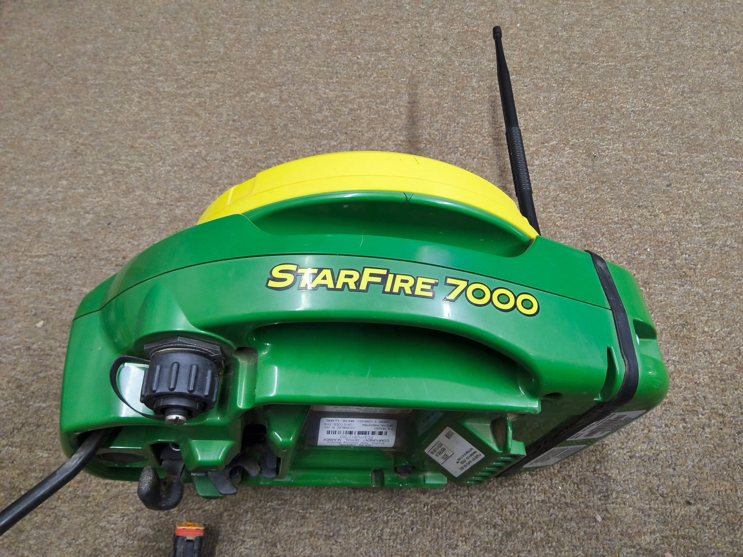John Deere StarFire™ 7000 Universal GPS Receiver