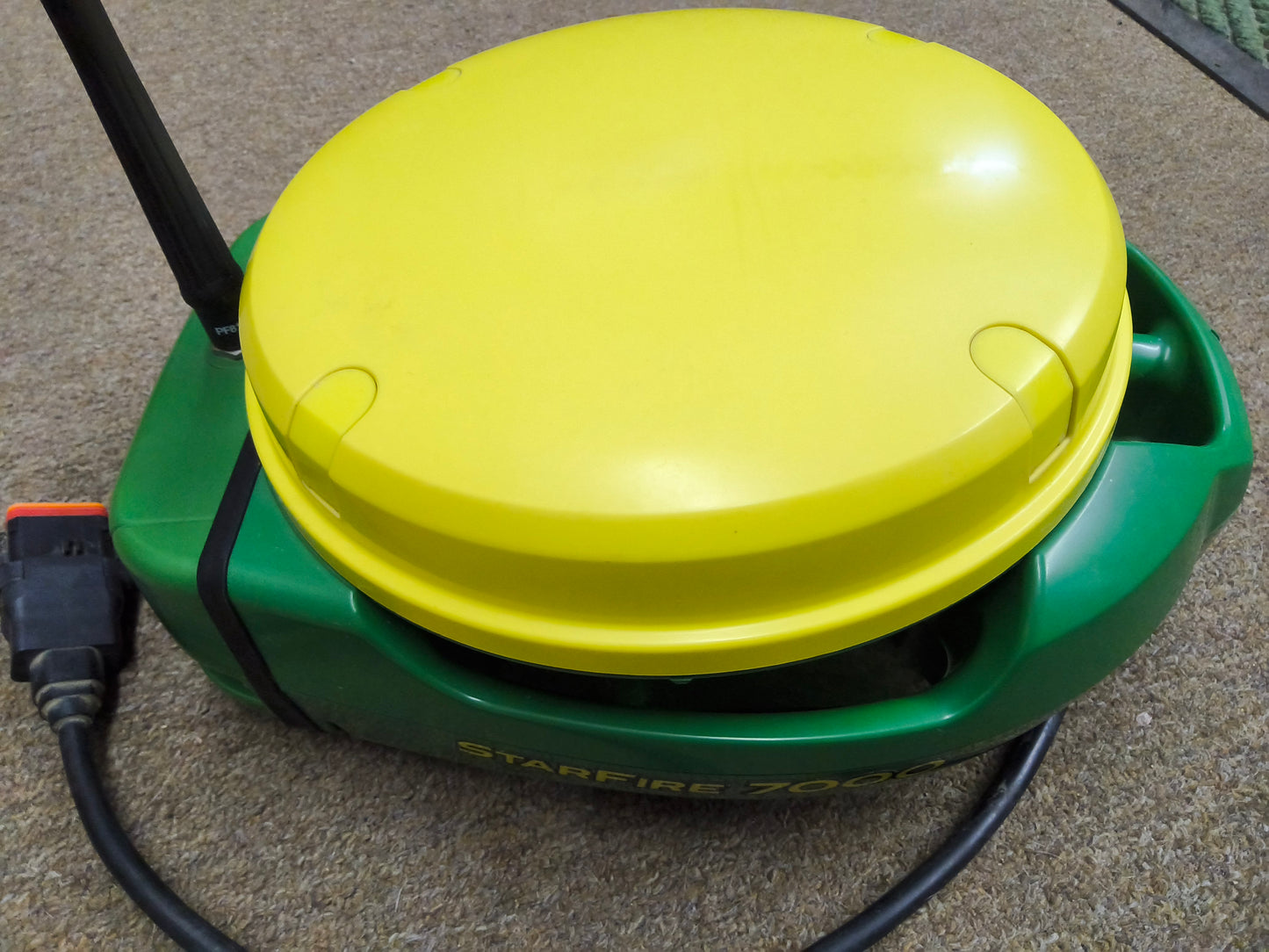 John Deere StarFire™ 7000 Universal GPS Receiver