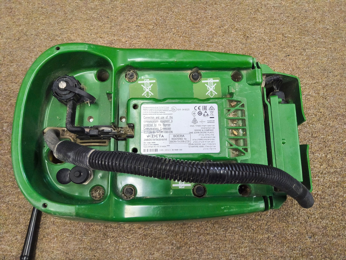 John Deere StarFire™ 6000 GPS Receiver