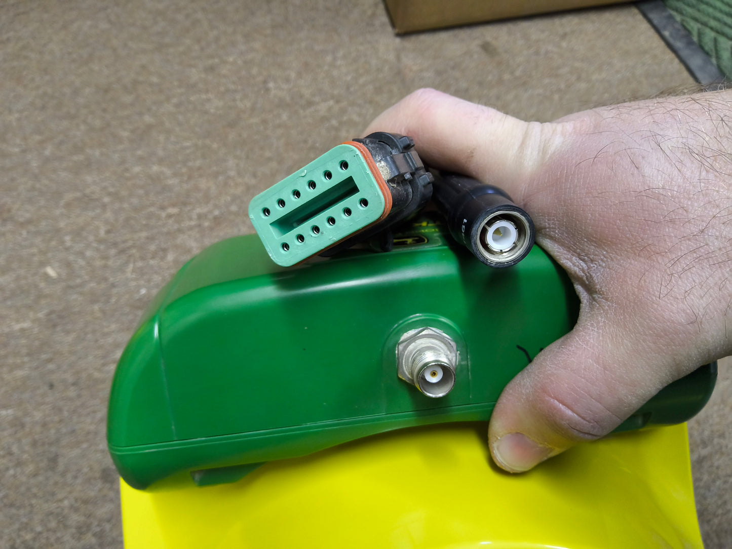 John Deere StarFire™ 6000 GPS Receiver