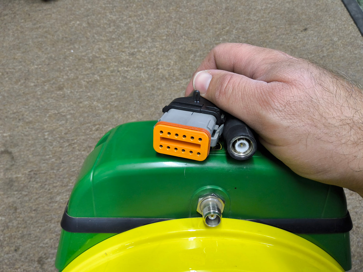 John Deere StarFire™ 7500 Universal GPS Receiver