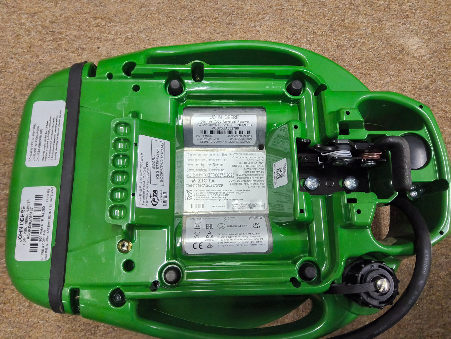 John Deere StarFire™ 7500 Universal GPS Receiver