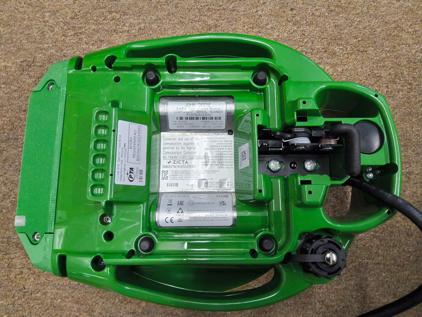 John Deere StarFire™ 7500 Universal GPS Receiver