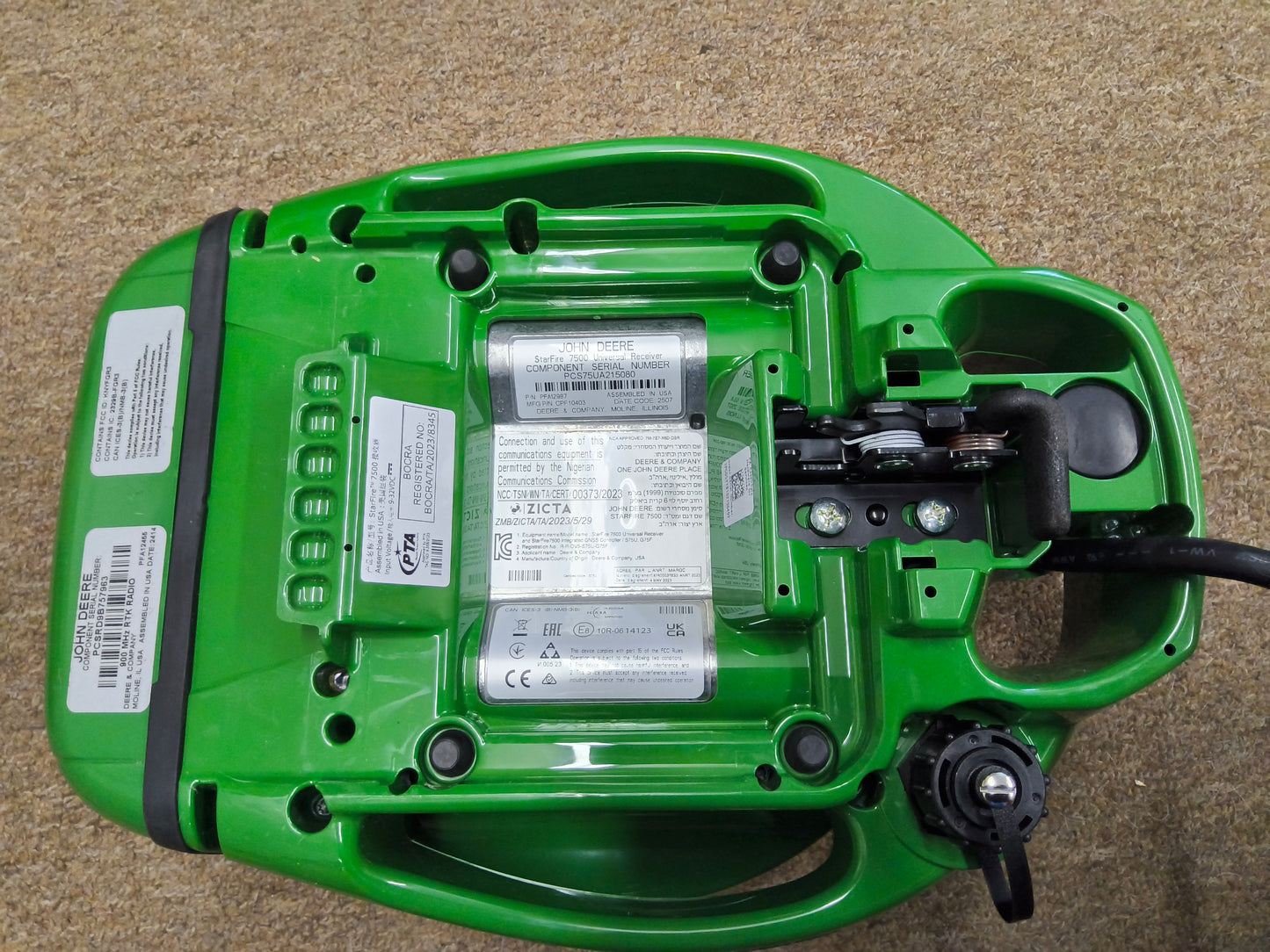 John Deere StarFire™ 7500 Universal GPS Receiver