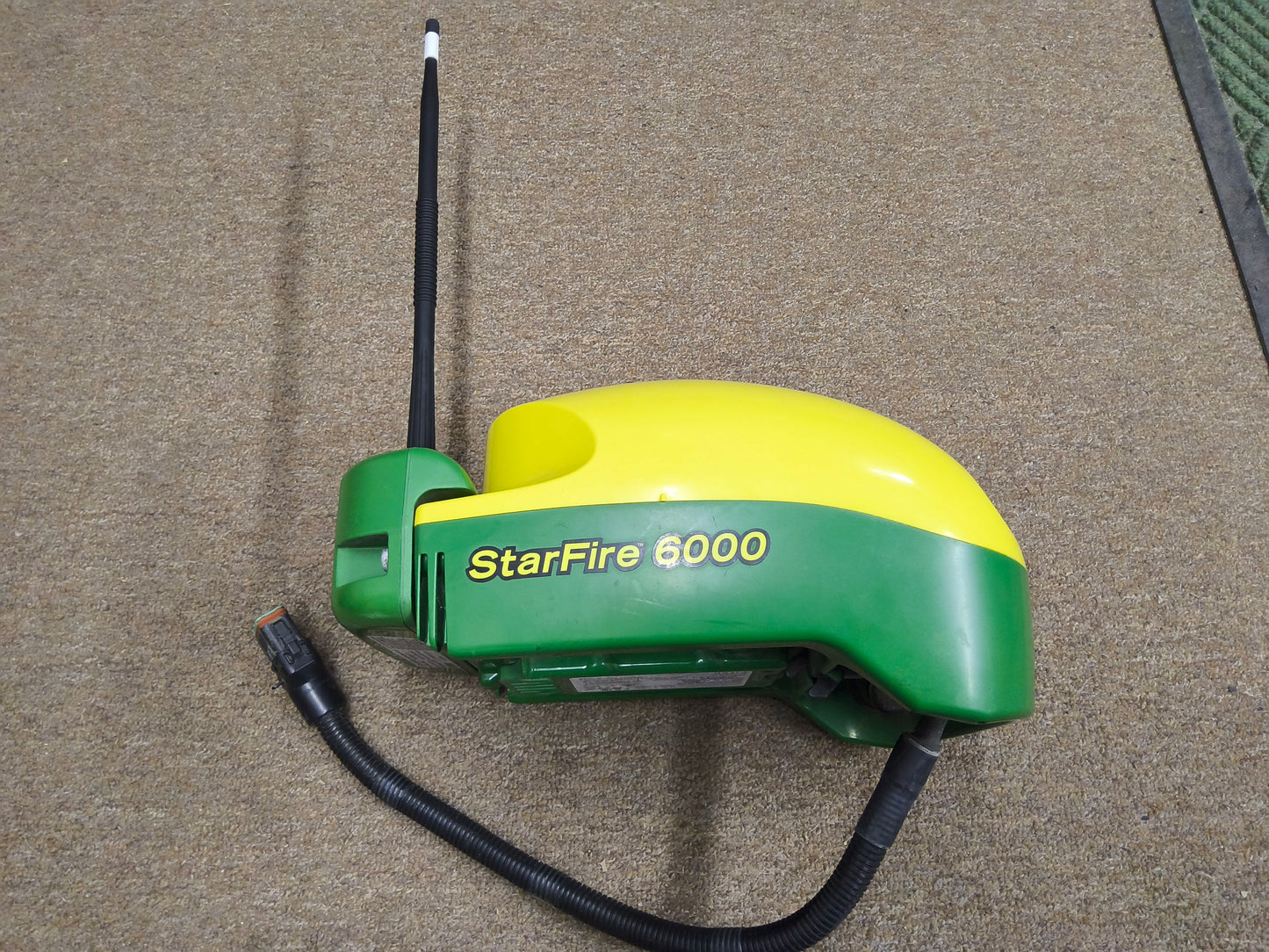 John Deere StarFire™ 6000 GPS Receiver