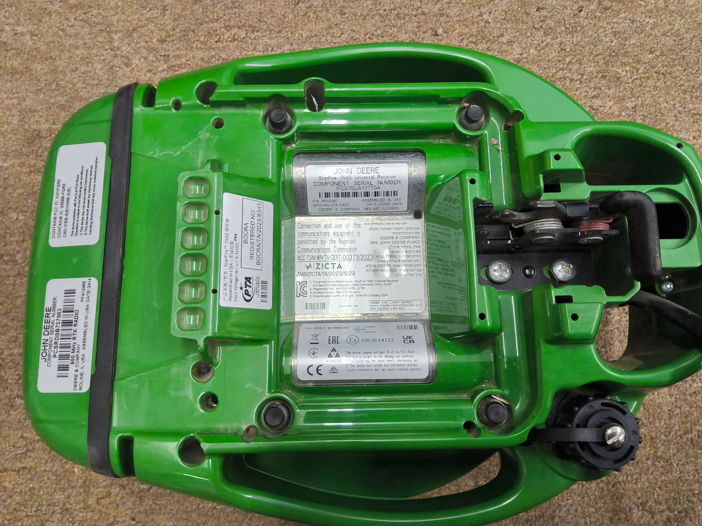 John Deere StarFire™ 7500 Universal GPS Receiver