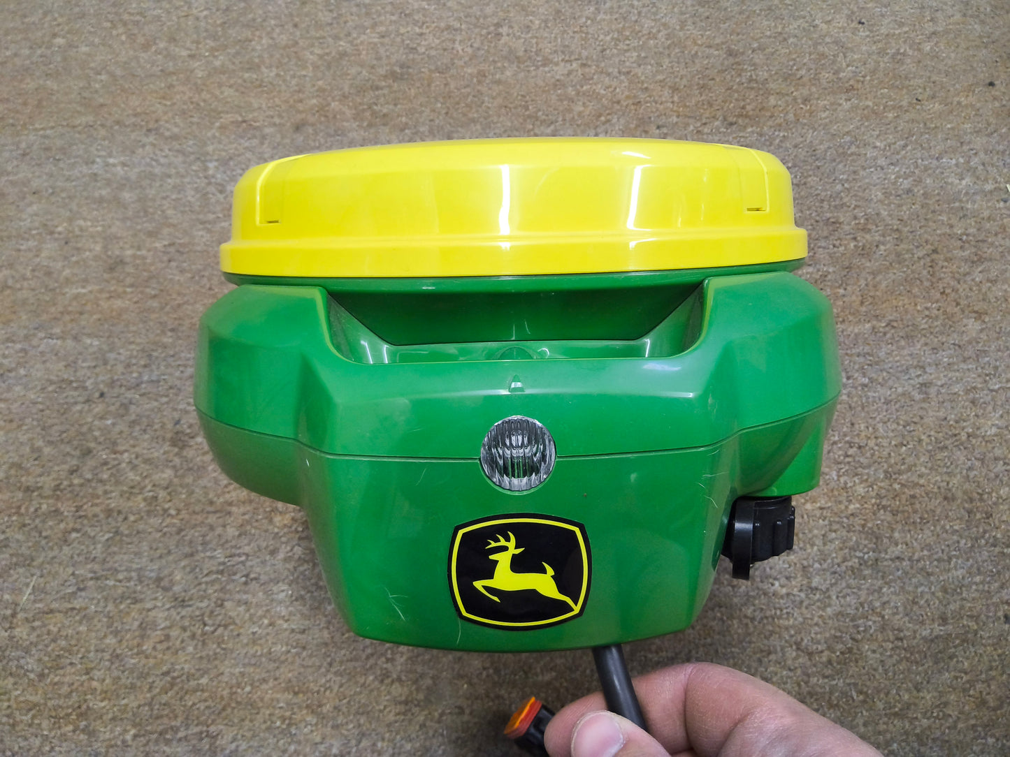 John Deere StarFire™ 7000 Universal GPS Receiver