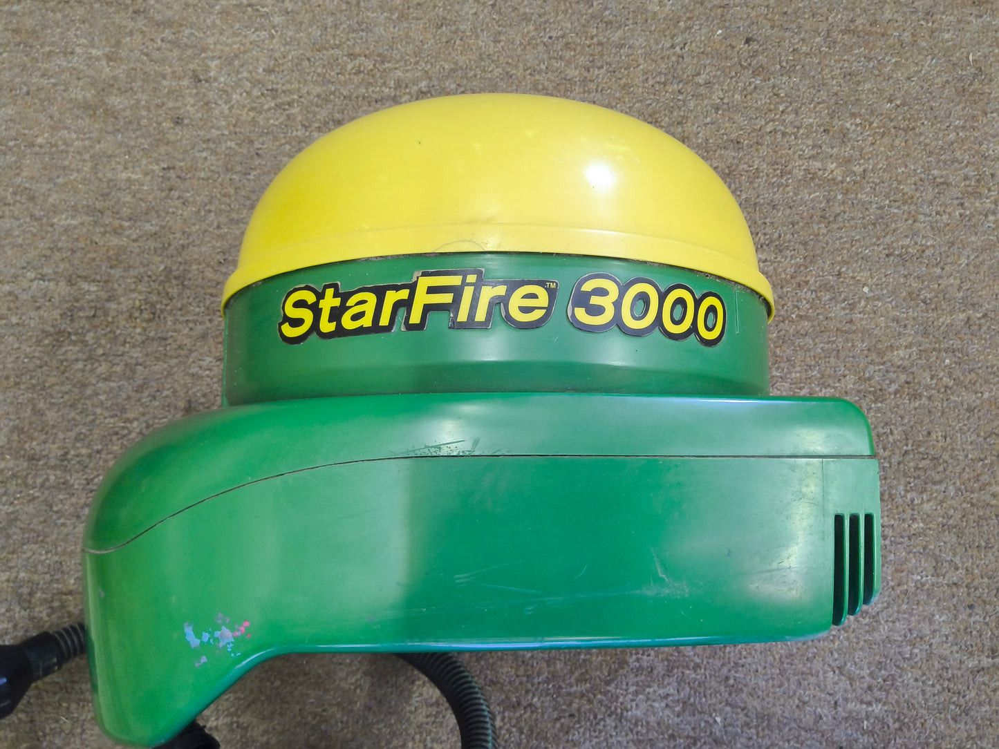 John Deere StarFire™ 3000 GPS Receiver