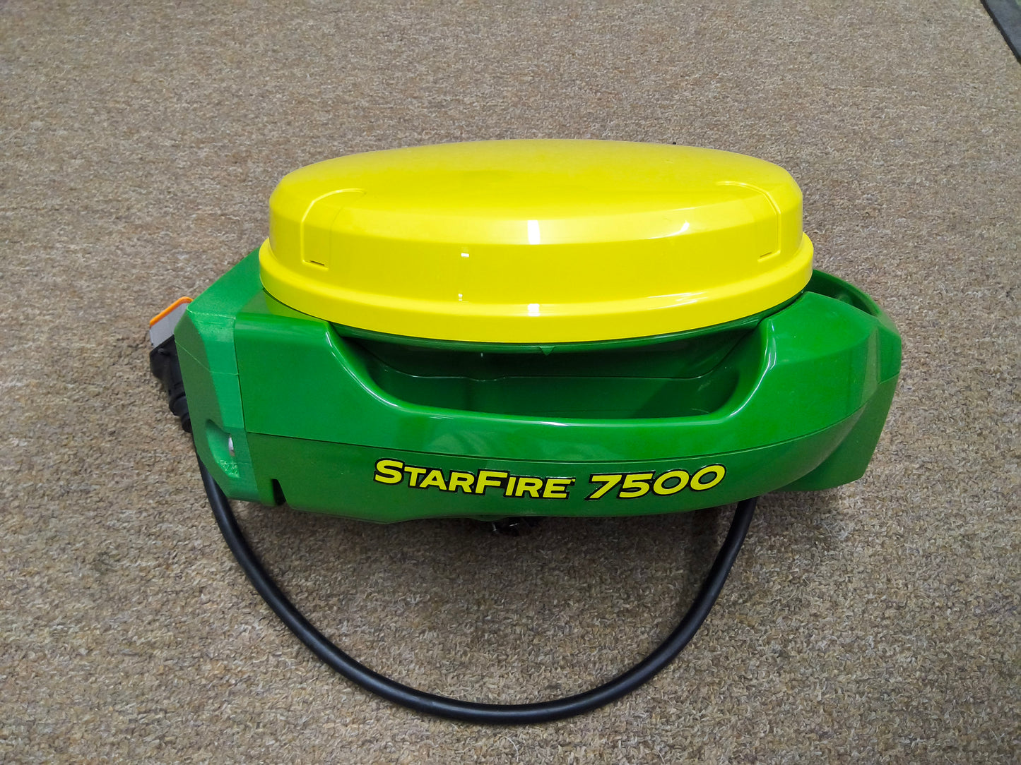 John Deere StarFire™ 7500 Universal GPS Receiver