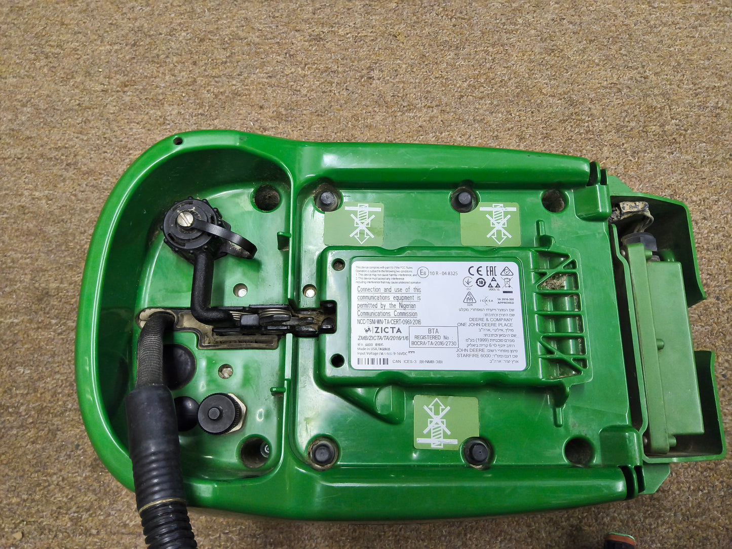 John Deere StarFire™ 6000 GPS Receiver