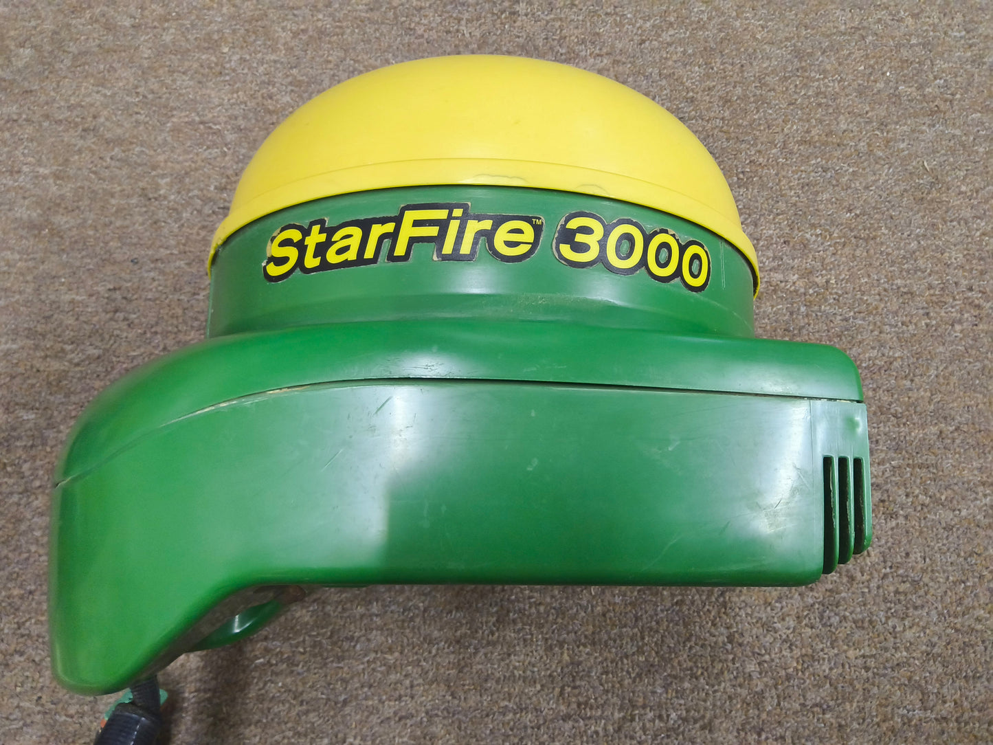 John Deere StarFire™ 3000 GPS Receiver