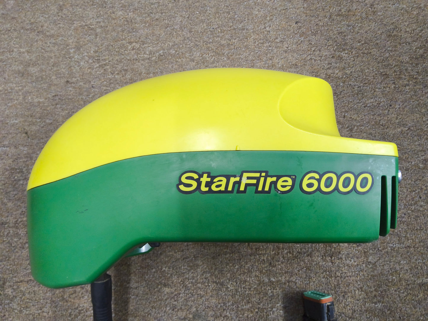 John Deere StarFire™ 6000 GPS Receiver