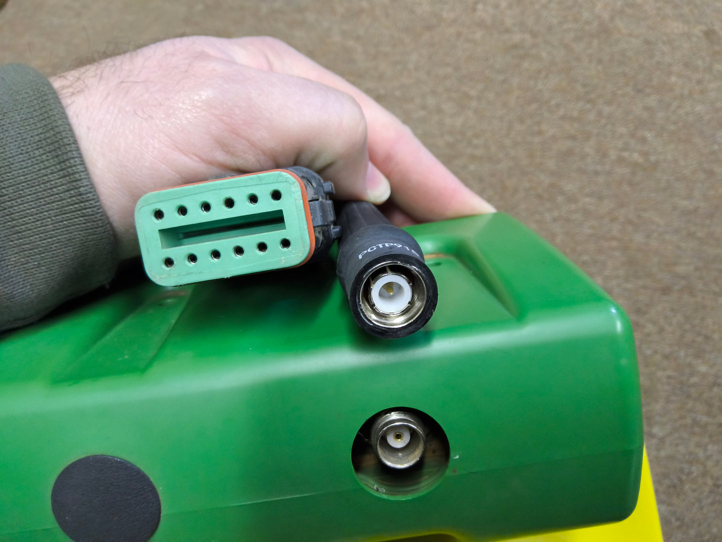 John Deere StarFire™ 6000 GPS Receiver