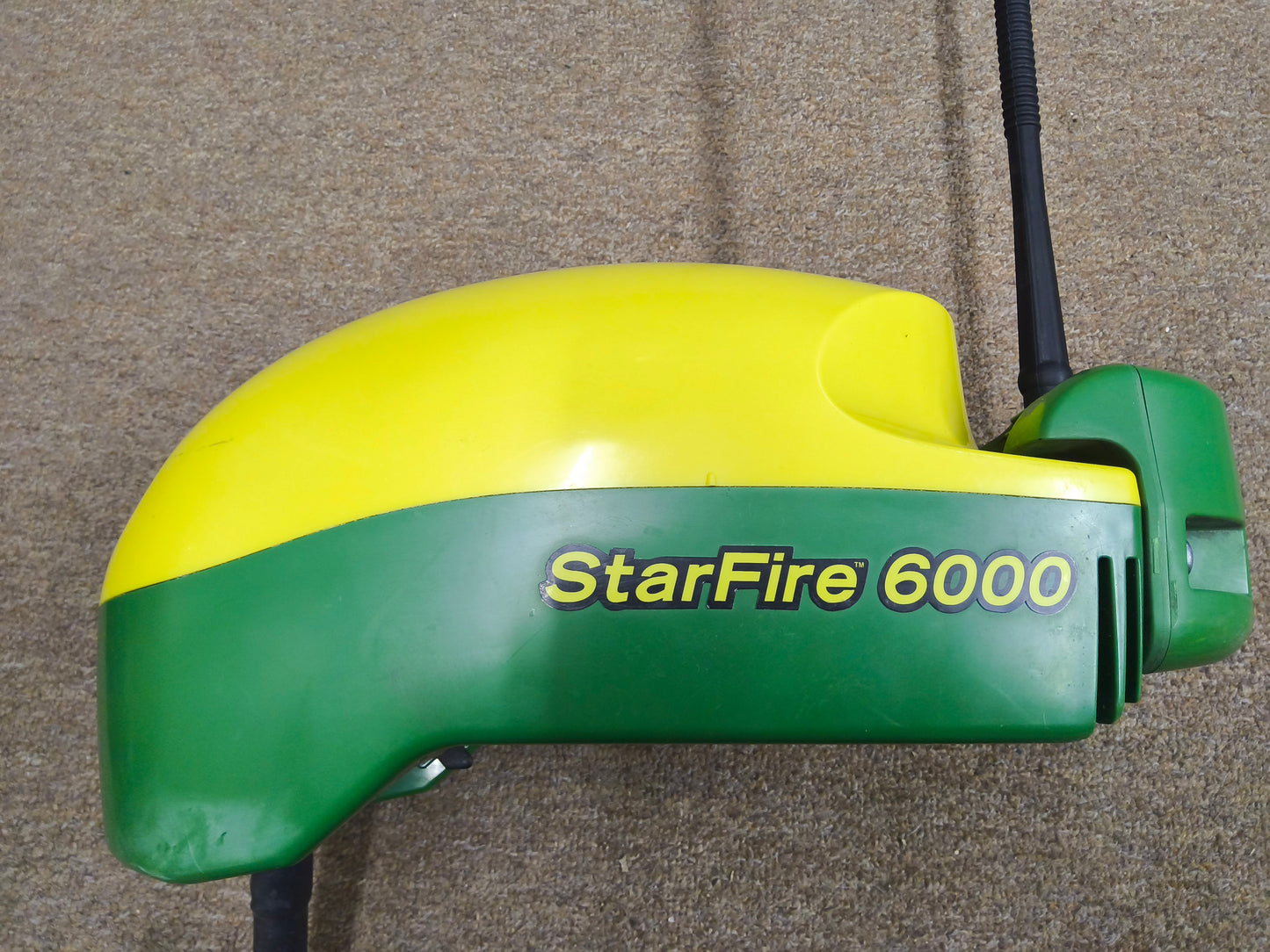John Deere StarFire™ 6000 GPS Receiver