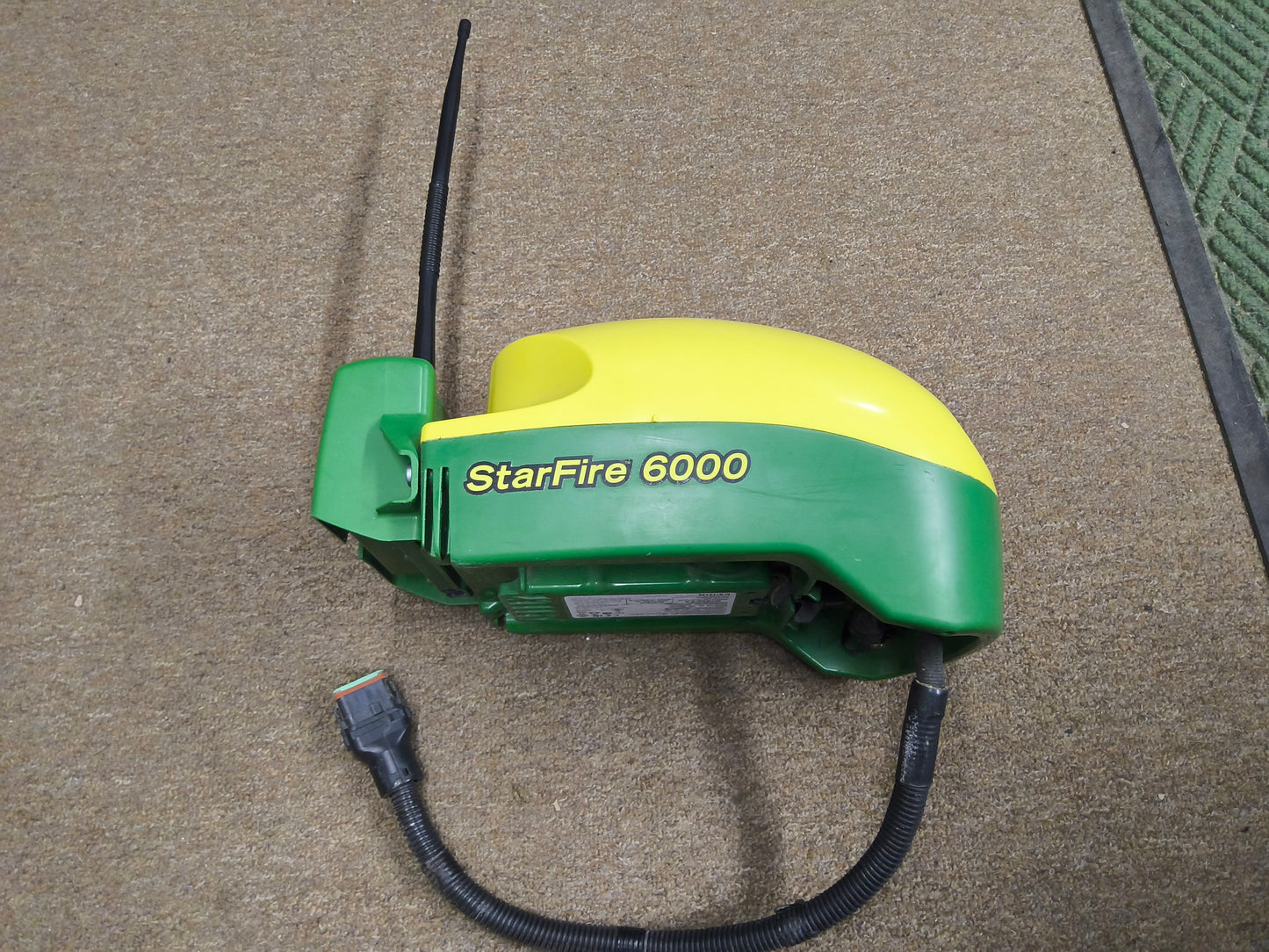 John Deere StarFire™ 6000 GPS Receiver