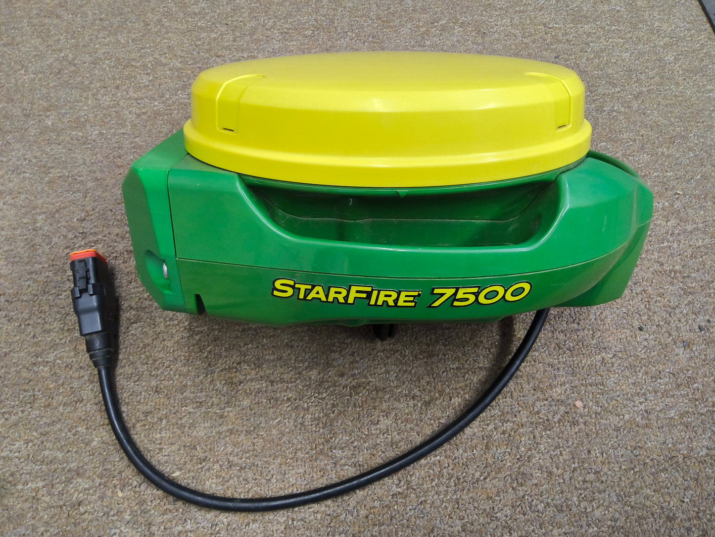 John Deere StarFire™ 7500 Universal GPS Receiver
