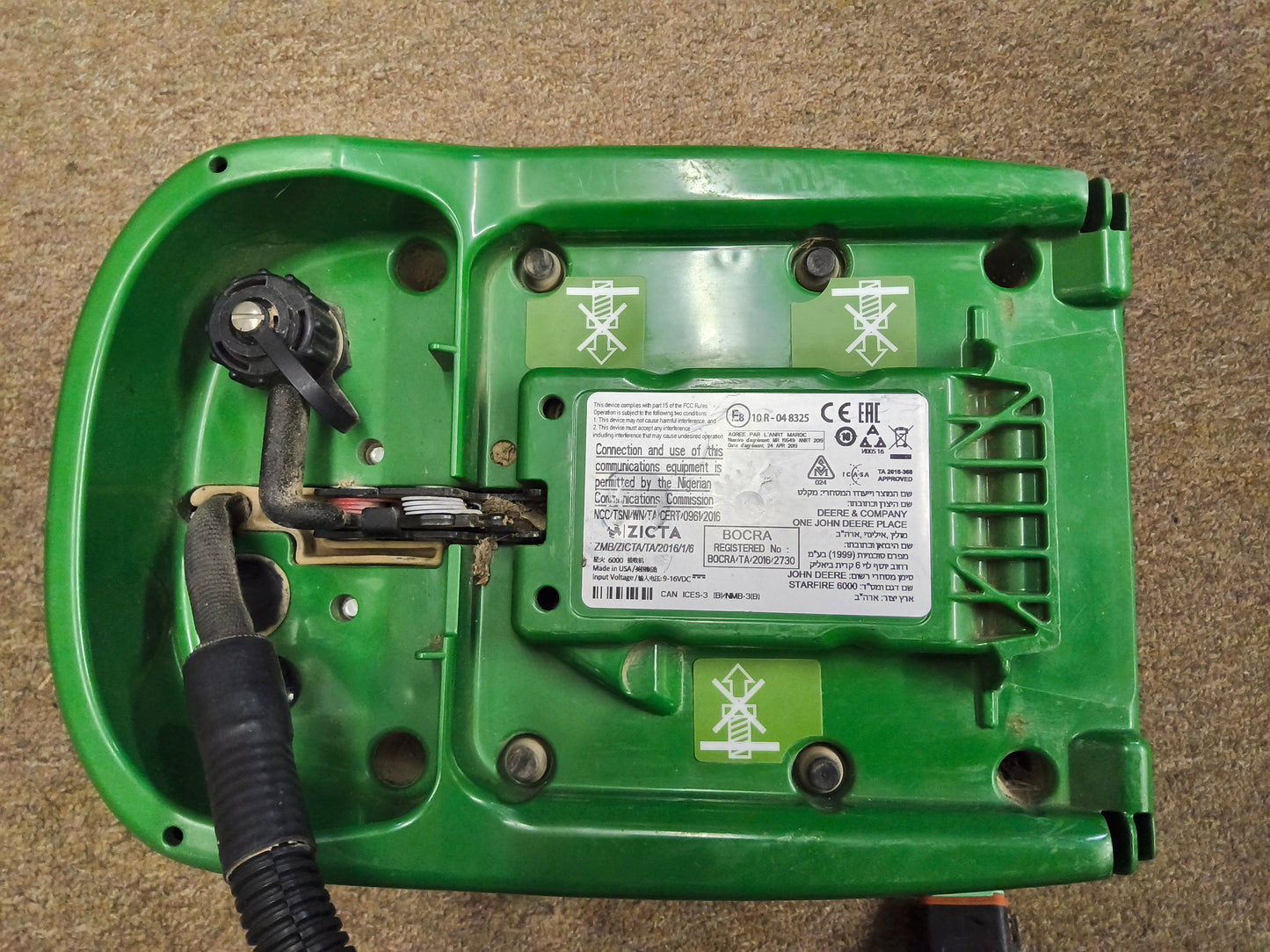 John Deere StarFire™ 6000 GPS Receiver