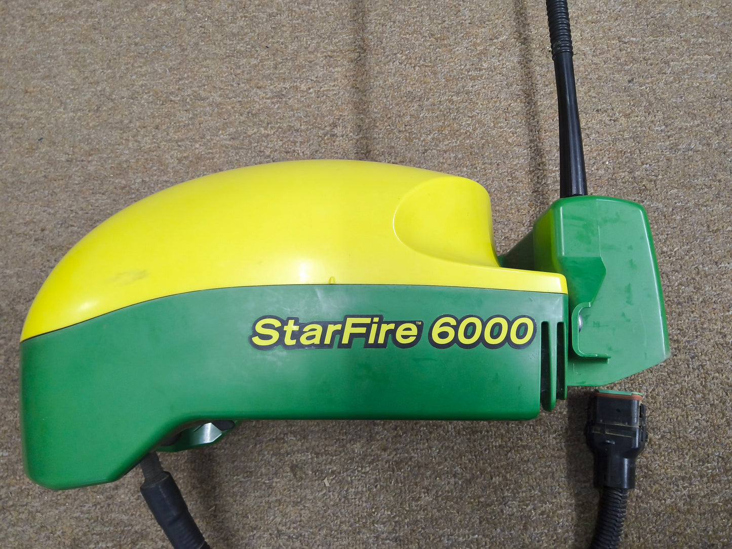 John Deere StarFire™ 6000 GPS Receiver