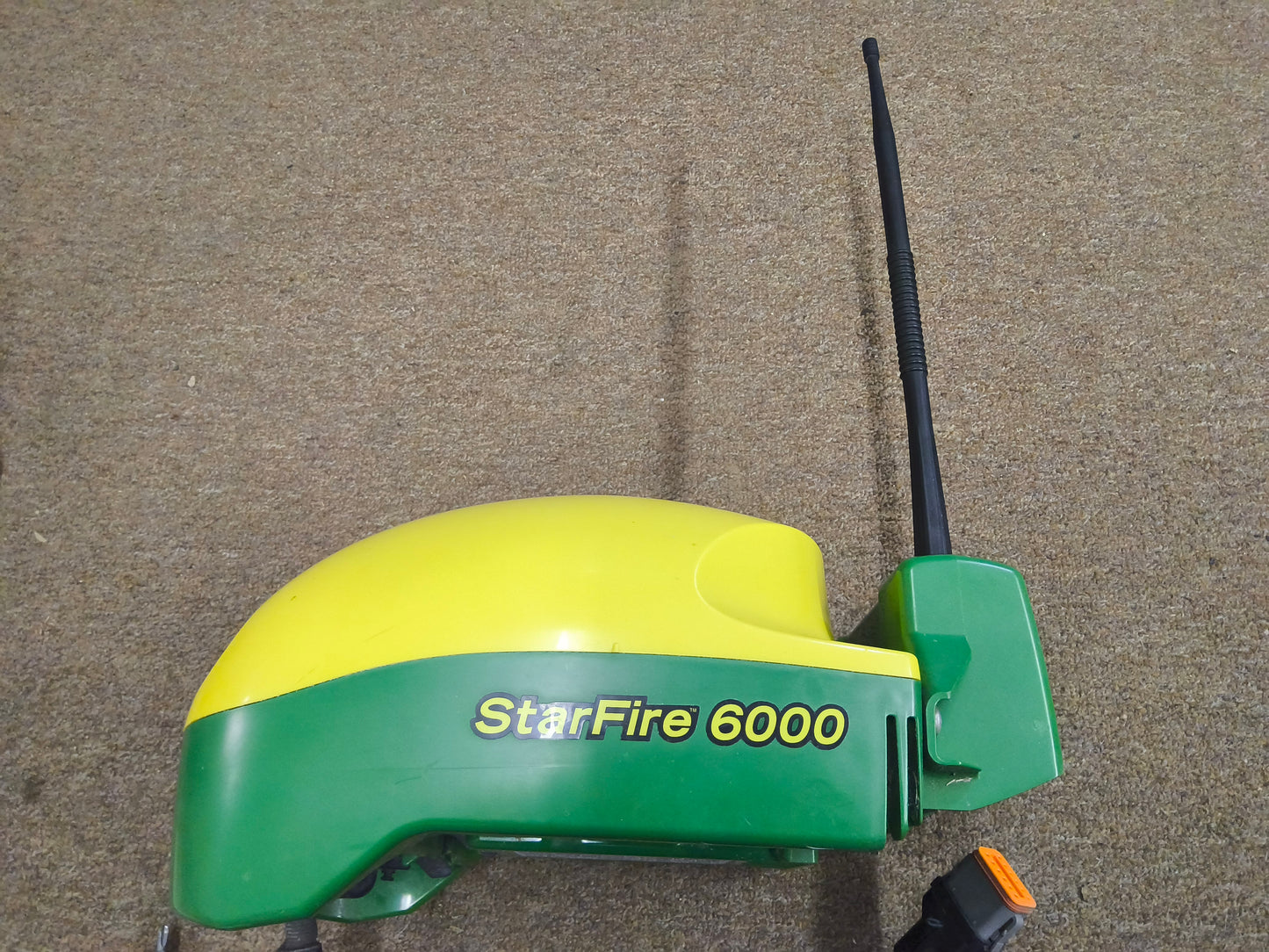 John Deere StarFire™ 6000 GPS Receiver