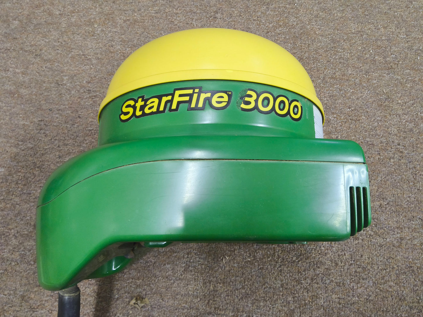 John Deere StarFire™ 3000 GPS Receiver