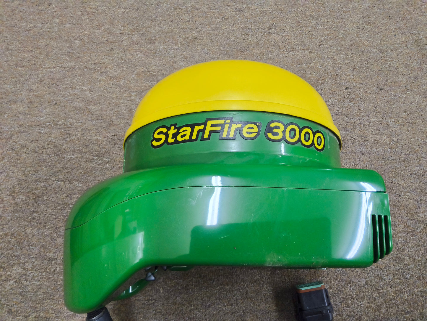 John Deere StarFire™ 3000 GPS Receiver