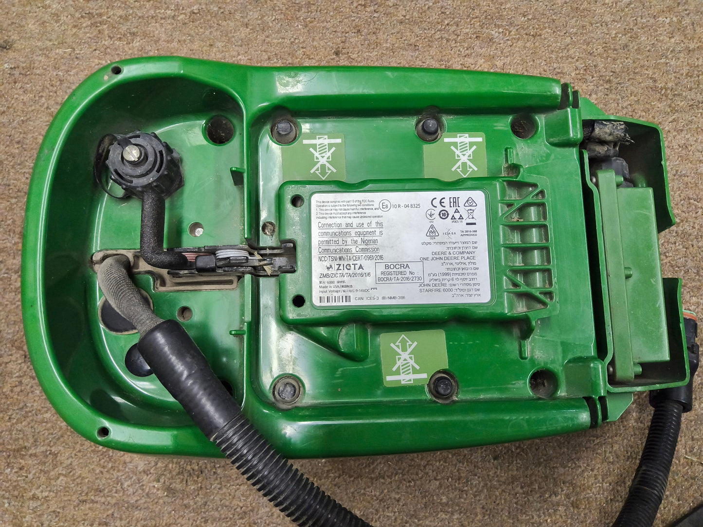 John Deere StarFire™ 6000 GPS Receiver