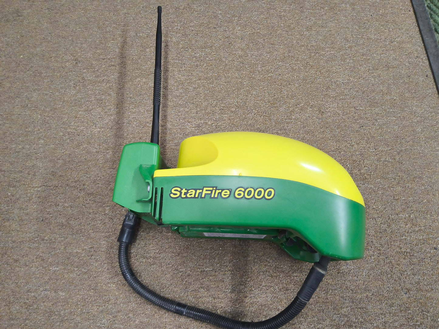 John Deere StarFire™ 6000 GPS Receiver