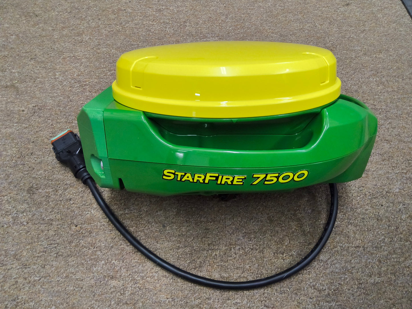 John Deere StarFire™ 7500 Universal GPS Receiver