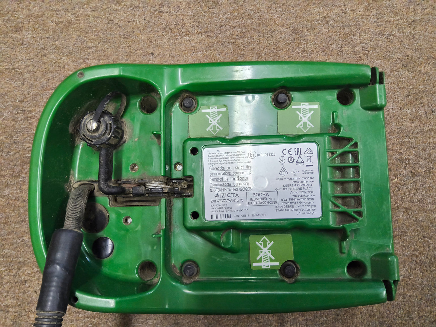John Deere StarFire™ 6000 GPS Receiver