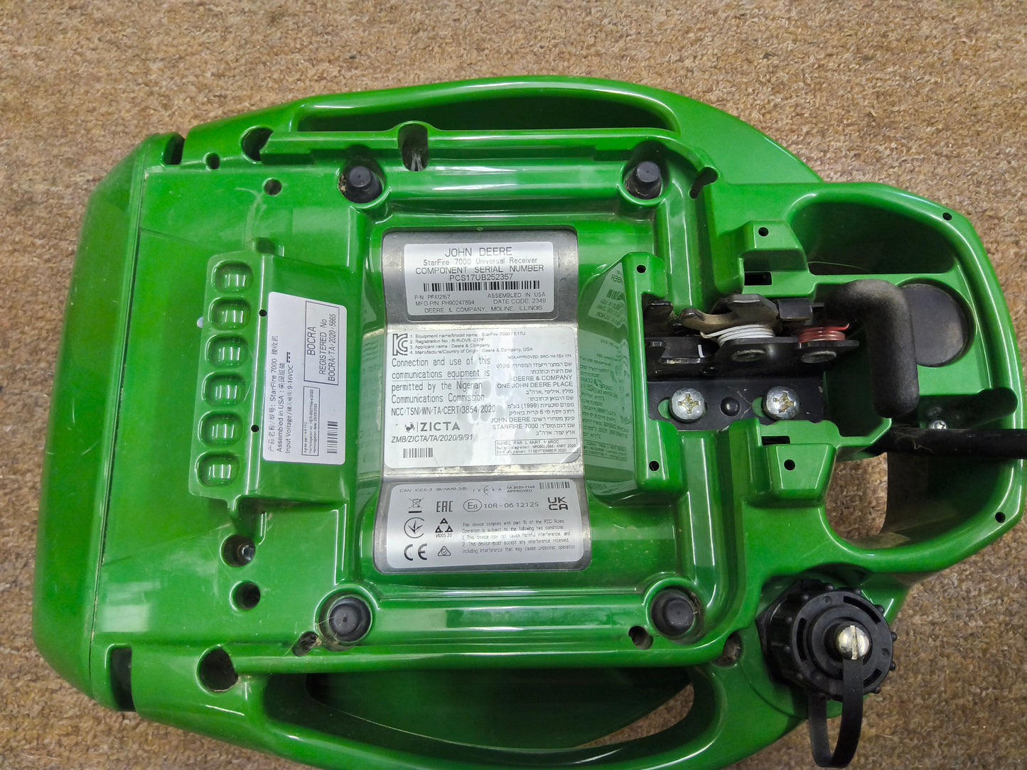 John Deere StarFire™ 7000 Universal GPS Receiver