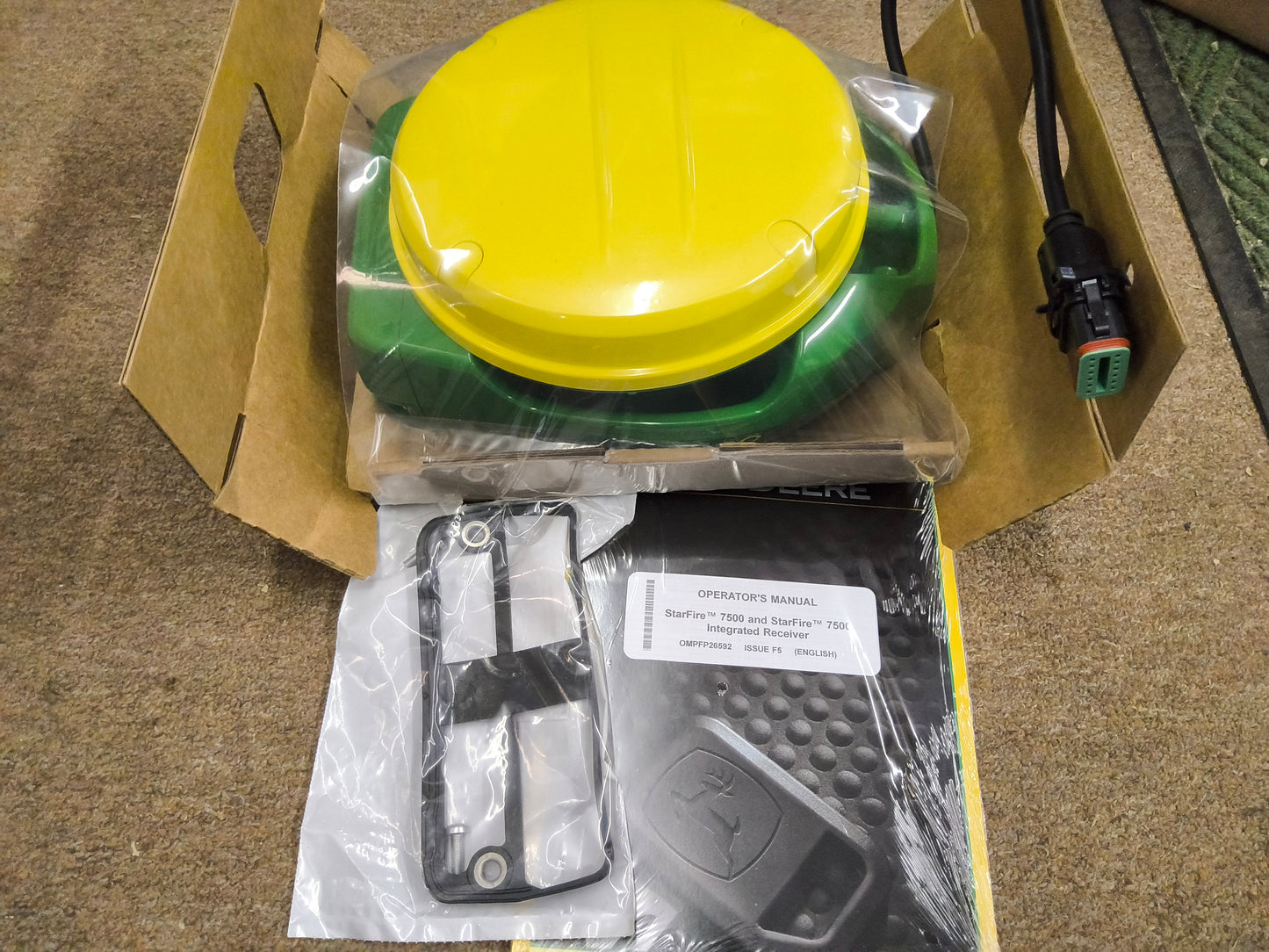 John Deere StarFire™ 7500 Universal GPS Receiver