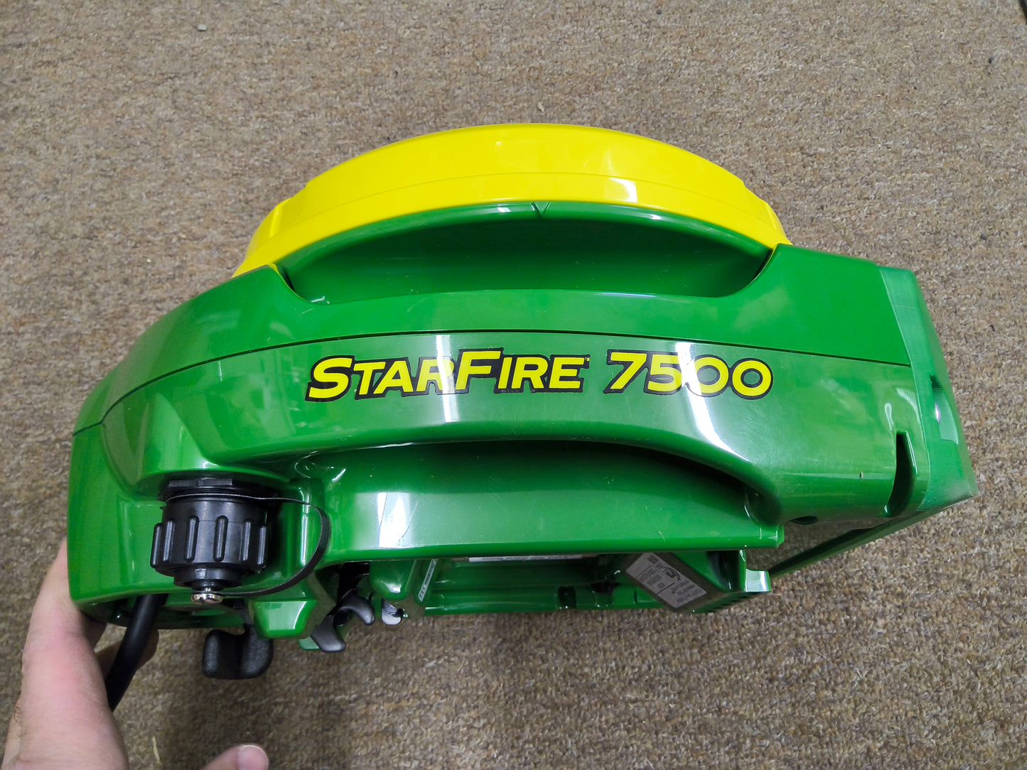 John Deere StarFire™ 7500 Universal GPS Receiver