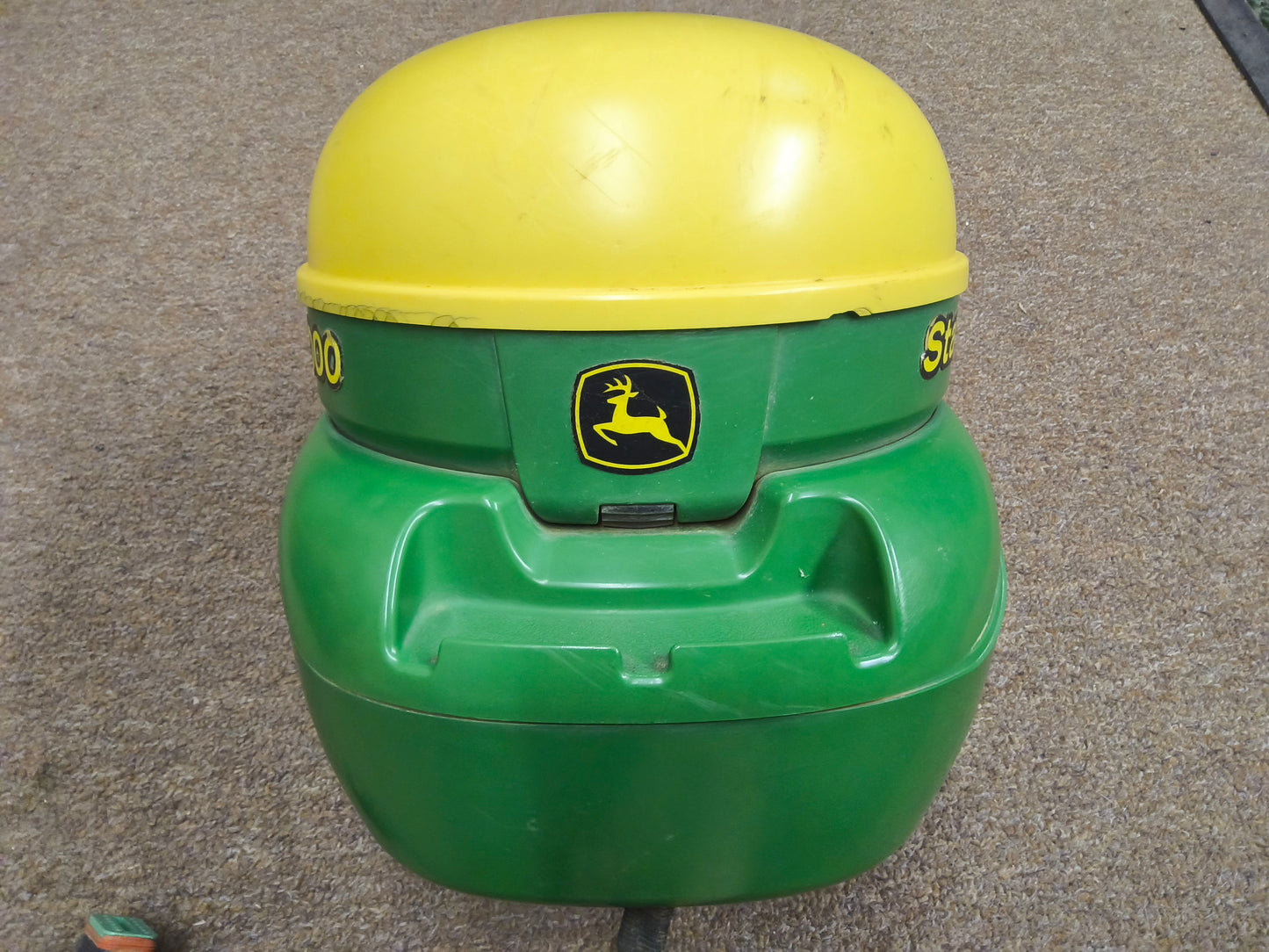 John Deere StarFire™ 3000 GPS Receiver