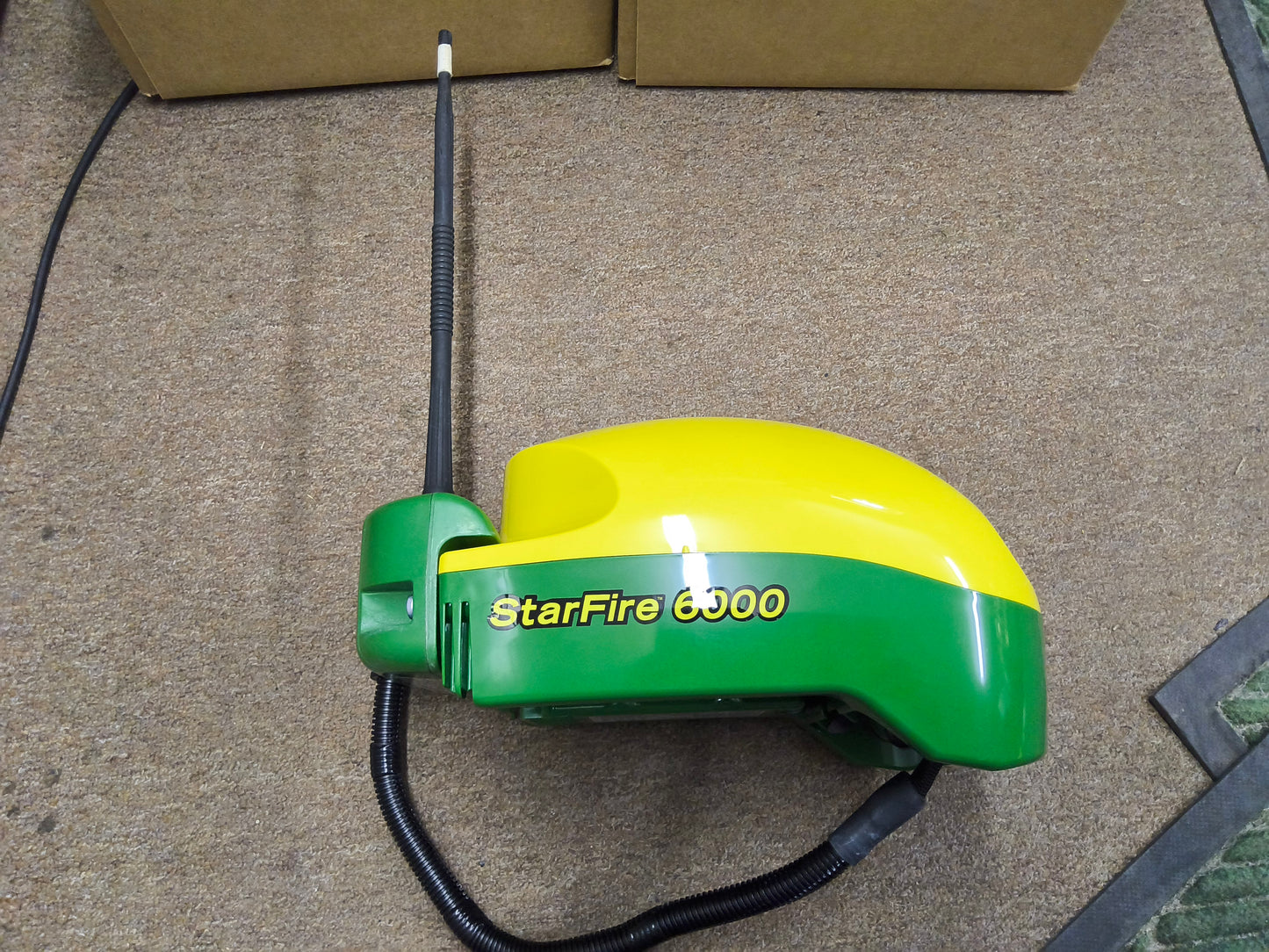 John Deere StarFire™ 6000 GPS Receiver