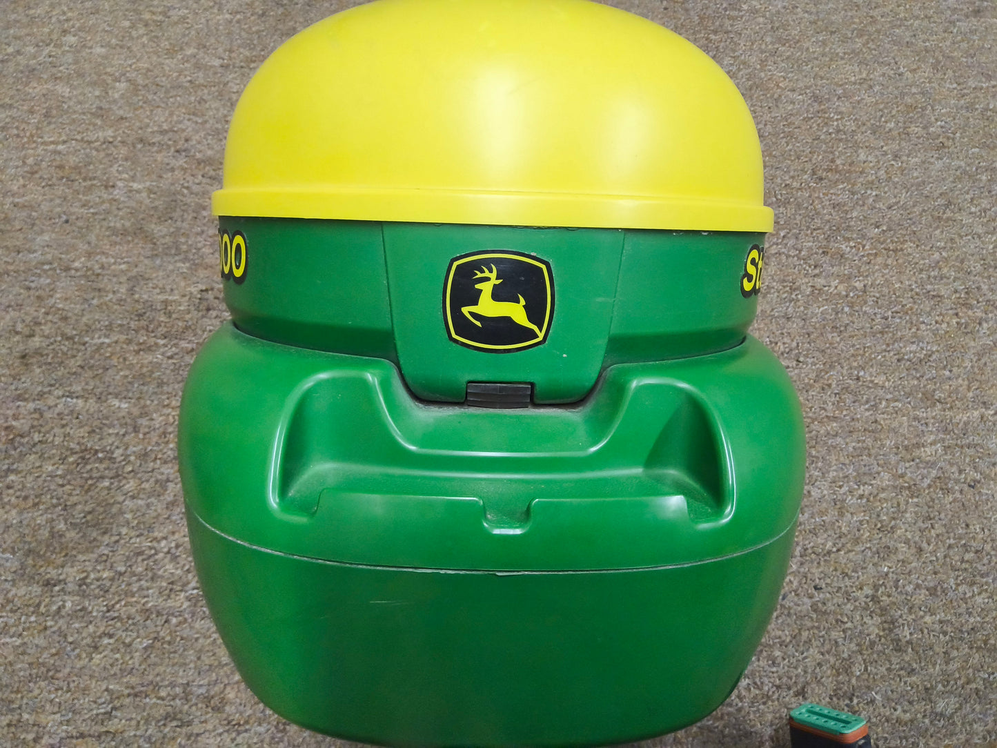 John Deere StarFire™ 3000 GPS Receiver
