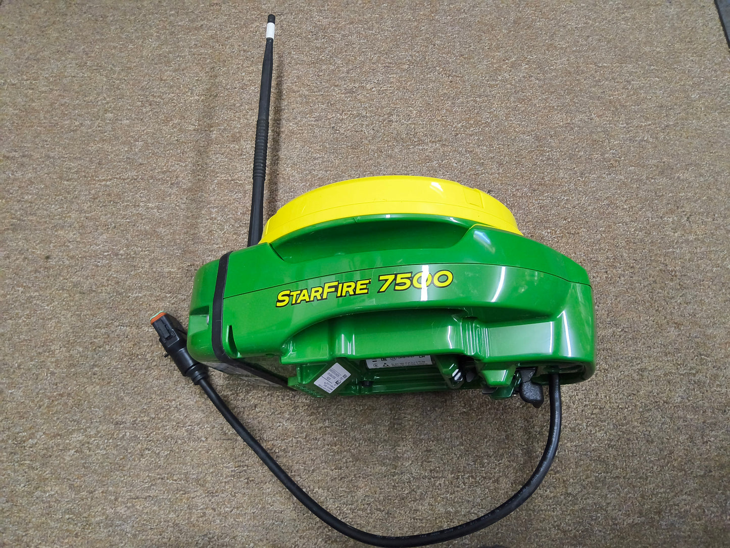 John Deere StarFire™ 7500 Universal GPS Receiver