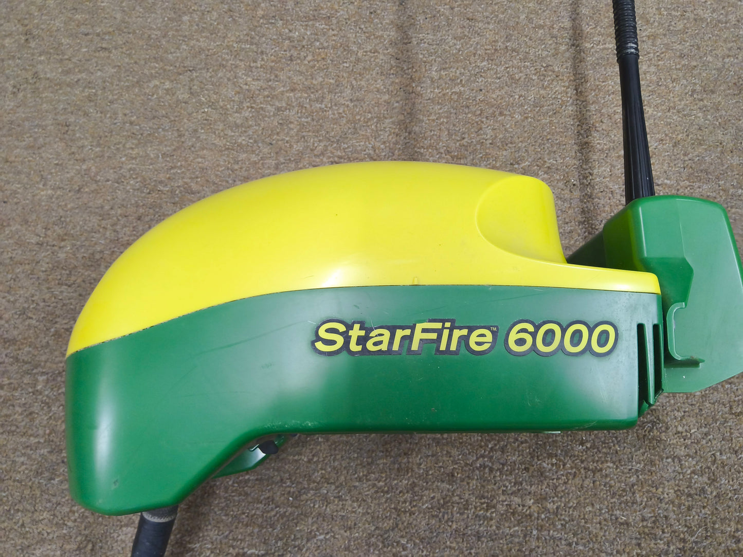 John Deere StarFire™ 6000 GPS Receiver