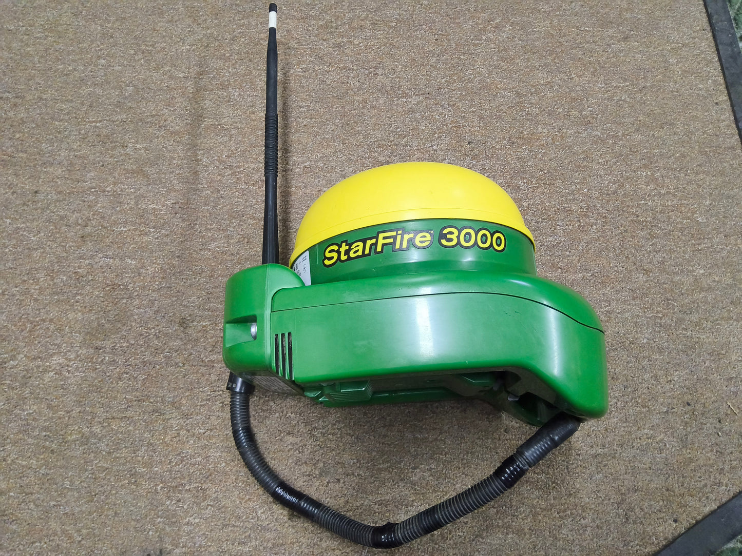 John Deere StarFire™ 3000 GPS Receiver