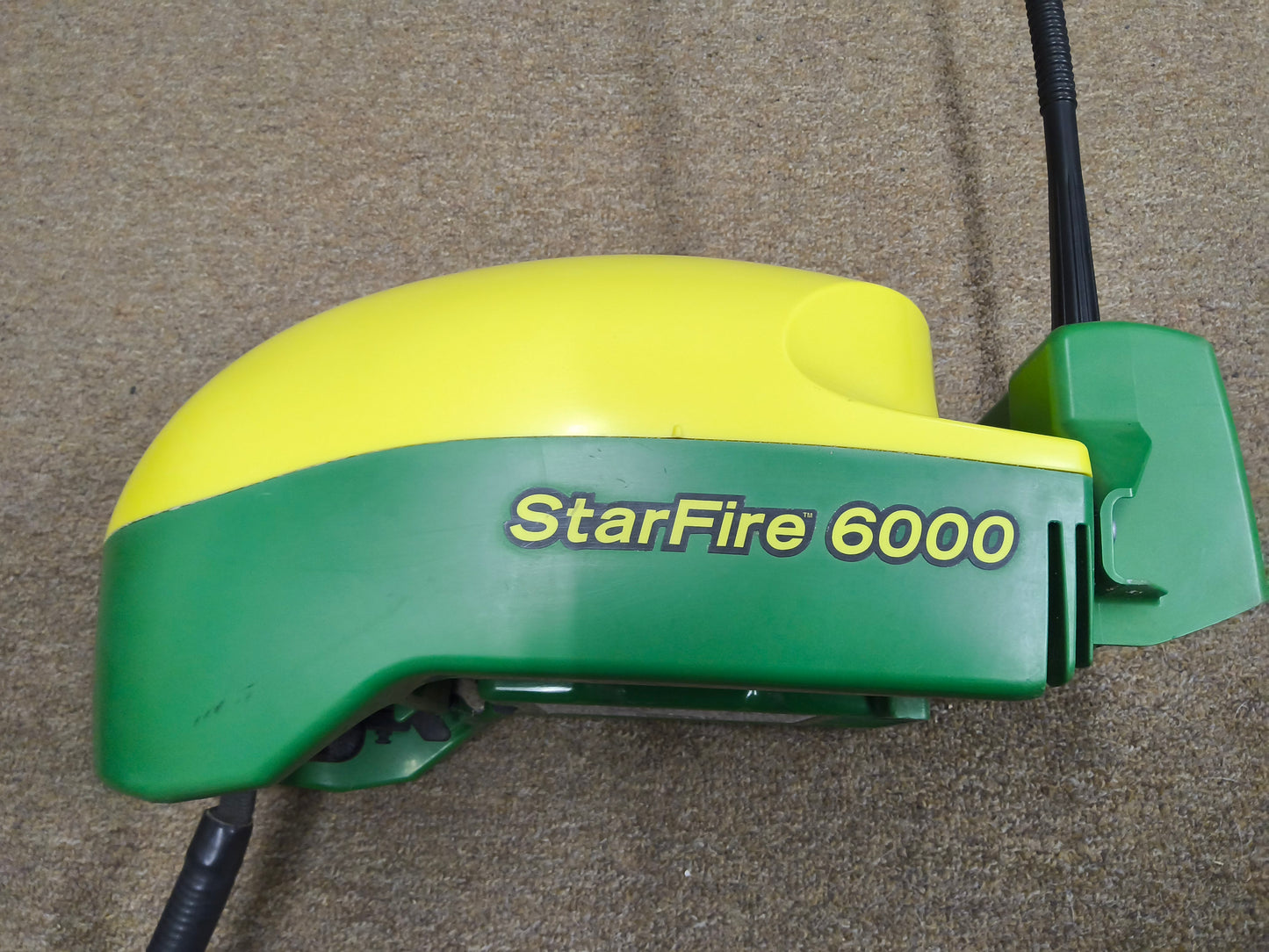John Deere StarFire™ 6000 GPS Receiver