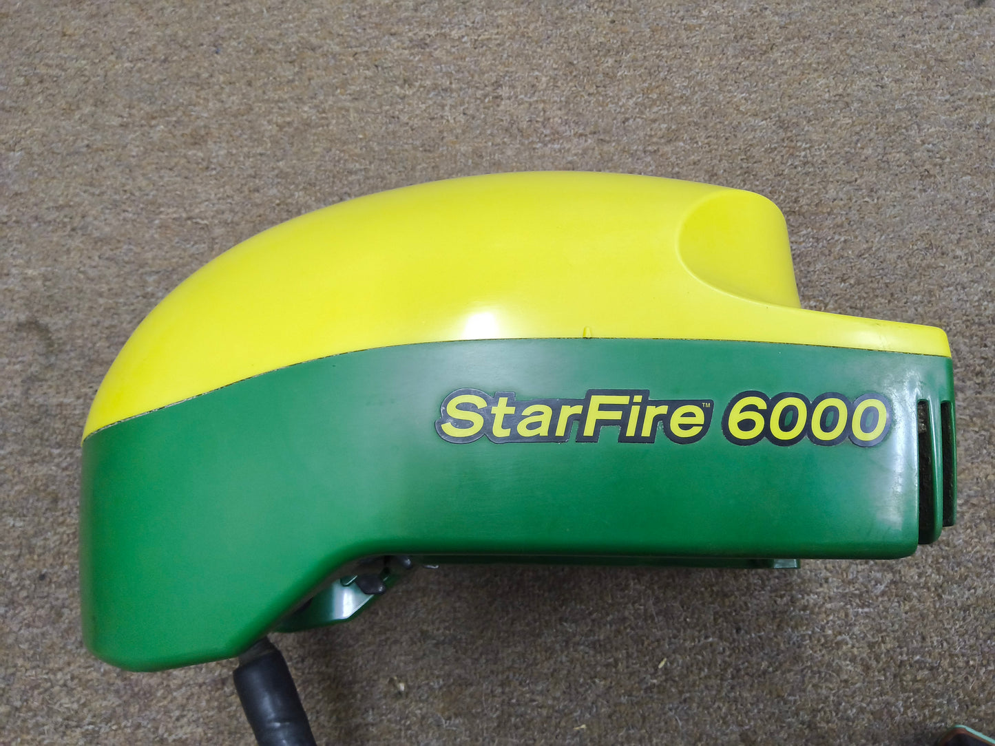 John Deere StarFire™ 6000 GPS Receiver
