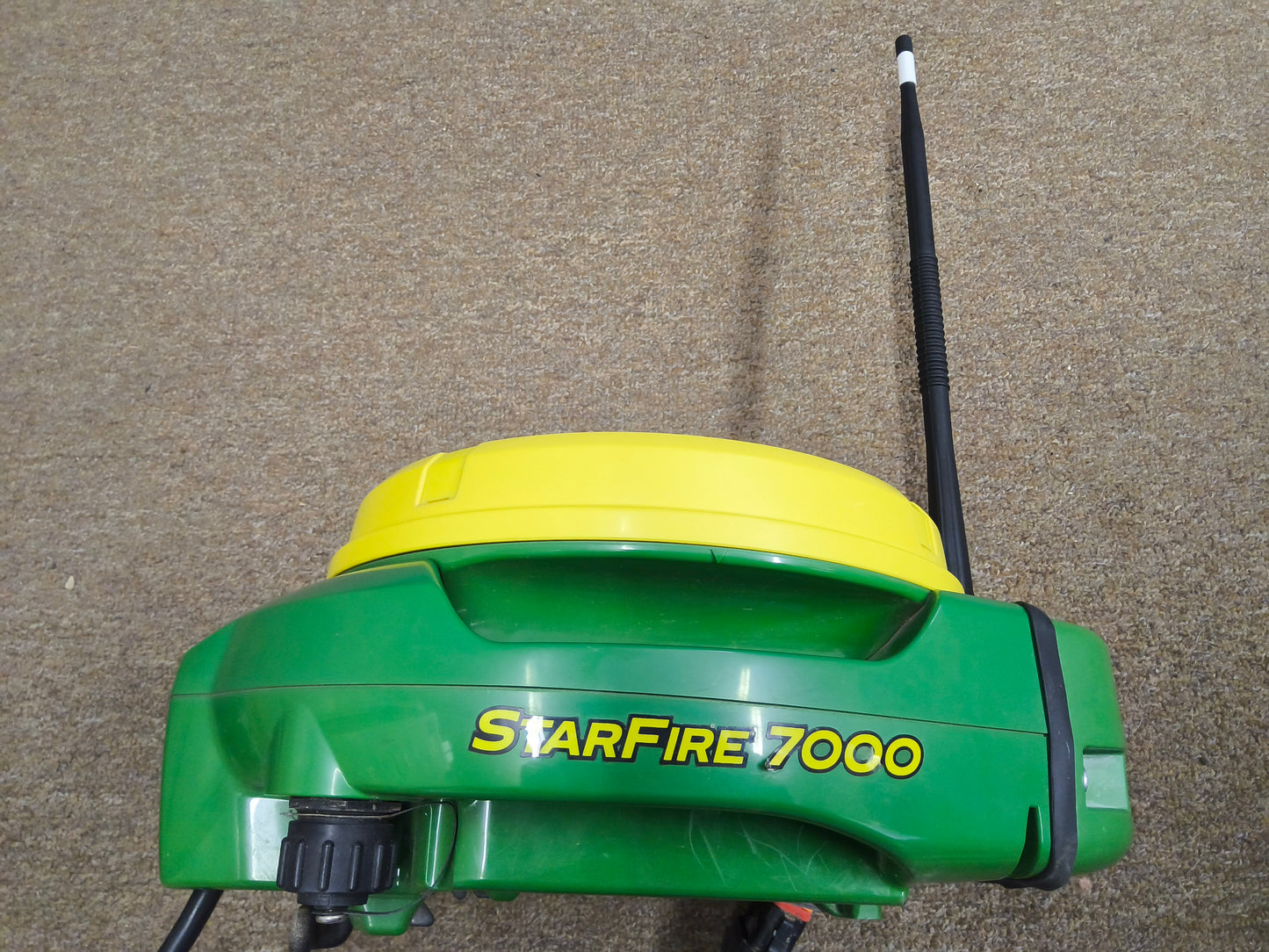 John Deere StarFire™ 7000 Universal GPS Receiver