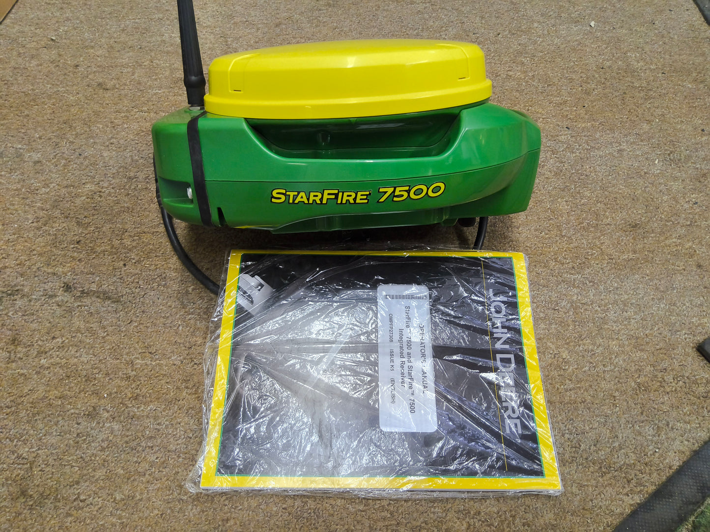John Deere StarFire™ 7500 Universal GPS Receiver