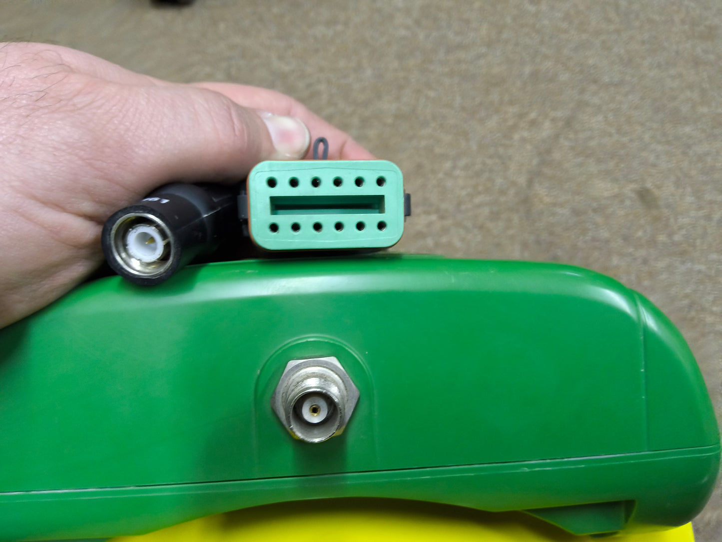 John Deere StarFire™ 6000 GPS Receiver